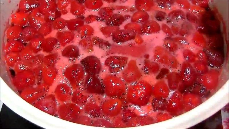 Клубничное варенье рецепт с целыми ягодами на зиму фото пошагово