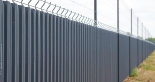 Заборы из профнастила: практичный выбор для дачи и дома, который не надо бояться